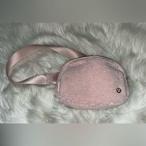 Lululemon belt bag Sherpa